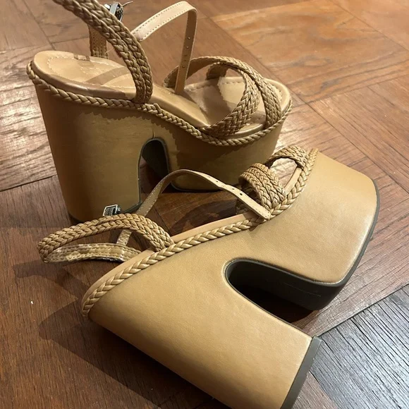 Schultz almost brand new platform shoes - Picture 3 of 4